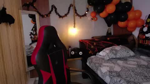 Snapshot of moon_and_fire_ chatting on October 2025 05:11:02 AM moon_and_fire_ online show from October 2025 05:11:02 AM