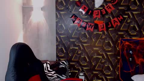 moon_and_fire_ online show from October 2025 06:26:02 AM