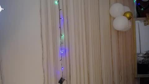 moon_and_fire_ online show from November 2025 04:07:01 PM