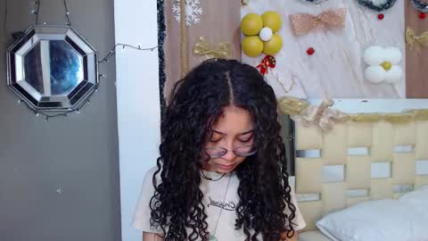 moon_and_fire_ online show from December 2025 02:17:01 AM