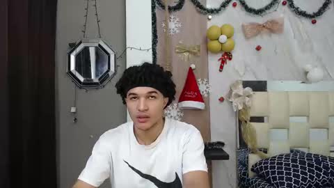 moon_and_fire_ online show from December 2025 02:30:02 AM