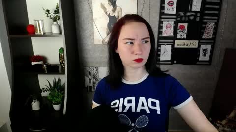 Snapshot of moon_foxy_ chatting on December 2025 10:04:02 PM Diana online show from December 2025 10:04:02 PM