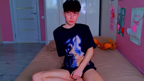 moon_gloww online show from March 2026 02:38:02 AM