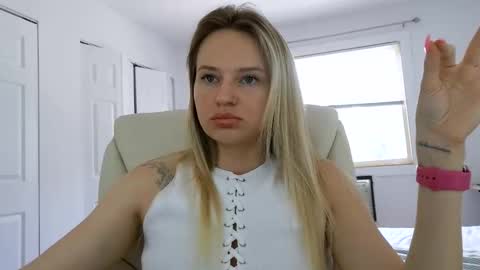 moon_light_girl online show from June 2026 07:25:01 PM