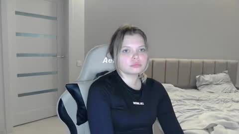 Snapshot of moon_lili chatting on March 2026 01:37:01 PM moon_lili online show from March 2026 01:37:01 PM