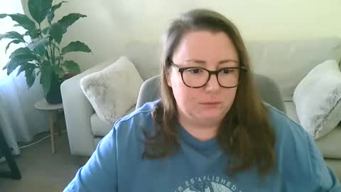 Snapshot of moon_petal chatting on October 2025 08:36:01 AM Moon Petal online show from October 2025 08:36:01 AM