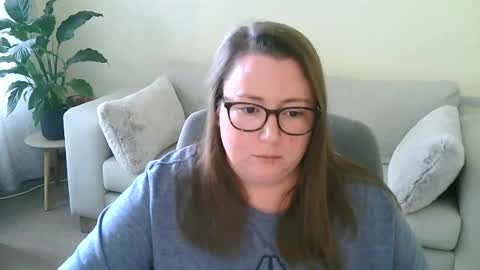 Snapshot of moon_petal chatting on October 2025 08:59:01 AM Moon Petal online show from October 2025 08:59:01 AM