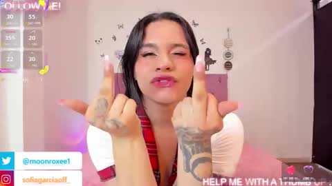 moon_roxee online show from October 2025 04:20:02 PM