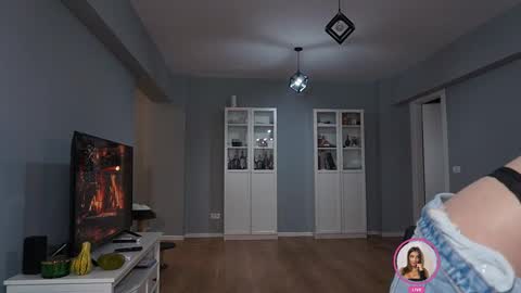 Anna online show from November 2025 04:39:02 PM