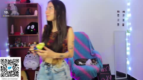 Snapshot of moonlady_ chatting on December 2024 12:18:01 AM MOON  online show from December 2024 12:18:01 AM