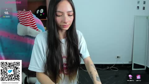 Snapshot of moonlady_ chatting on December 2024 10:35:02 PM MOON  online show from December 2024 10:35:02 PM