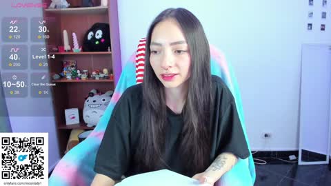 Snapshot of moonlady_ chatting on December 2024 10:52:02 PM MOON  online show from December 2024 10:52:02 PM