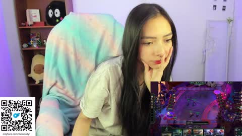Snapshot of moonlady_ chatting on January 2025 11:07:01 PM MOON  online show from January 2025 11:07:01 PM