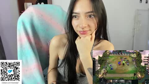 Snapshot of moonlady_ chatting on January 2025 02:22:01 AM MOON  online show from January 2025 02:22:01 AM