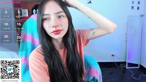 Snapshot of moonlady_ chatting on January 2025 10:19:01 PM MOON  online show from January 2025 10:19:01 PM
