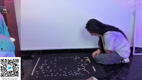 Snapshot of moonlady_ chatting on February 2025 05:39:01 AM MOON  online show from February 2025 05:39:01 AM