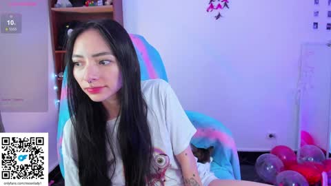 Snapshot of moonlady_ chatting on February 2025 02:29:02 AM MOON  online show from February 2025 02:29:02 AM