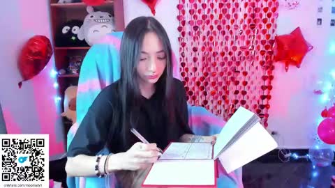 Snapshot of moonlady_ chatting on February 2025 03:23:01 AM MOON  online show from February 2025 03:23:01 AM