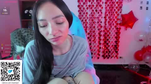 Snapshot of moonlady_ chatting on February 2025 05:43:02 AM MOON  online show from February 2025 05:43:02 AM