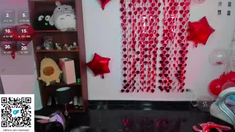 Snapshot of moonlady_ chatting on February 2025 02:25:01 AM MOON  online show from February 2025 02:25:01 AM