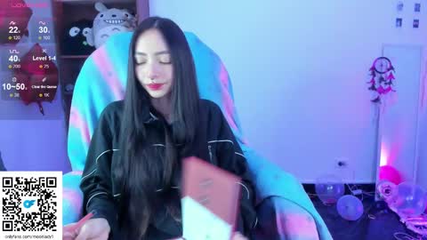Snapshot of moonlady_ chatting on March 2025 02:46:02 AM MOON  online show from March 2025 02:46:02 AM