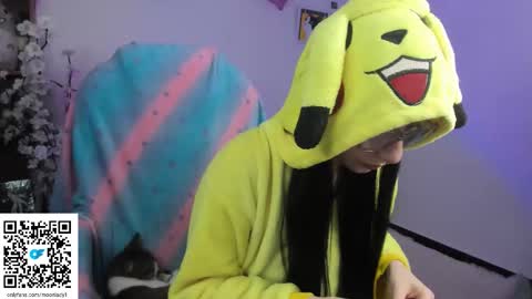 Snapshot of moonlady_ chatting on September 2025 12:10:01 AM MOON  online show from September 2025 12:10:01 AM