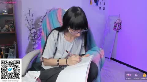 Snapshot of moonlady_ chatting on September 2025 05:22:01 AM MOON  online show from September 2025 05:22:01 AM