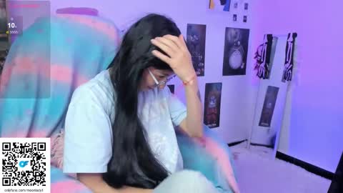 Snapshot of moonlady_ chatting on October 2025 06:10:01 AM MOON  online show from October 2025 06:10:01 AM