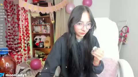 Snapshot of moonlady_ chatting on June 2026 03:22:01 AM MOON online show from June 2026 03:22:01 AM
