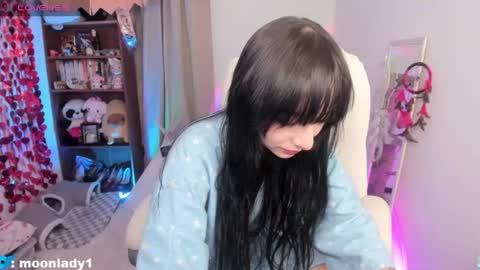 Snapshot of moonlady_ chatting on July 2026 01:23:02 AM MOON online show from July 2026 01:23:02 AM