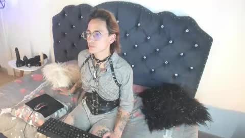 Moon online show from October 2025 07:54:01 PM