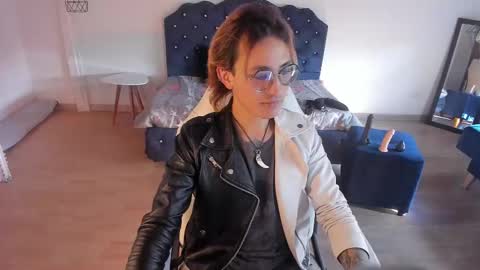 Moon online show from October 2025 08:39:01 PM