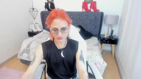 Moon online show from October 2025 07:58:01 PM