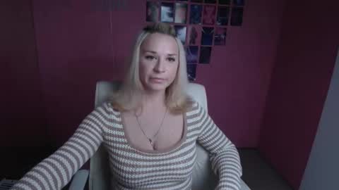 Snapshot of moonsusanna chatting on May 2026 11:15:01 AM Susanna online show from May 2026 11:15:01 AM