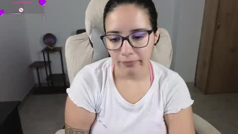 Snapshot of moonwoman_ chatting on May 2026 02:20:02 AM Moon Woman online show from May 2026 02:20:02 AM