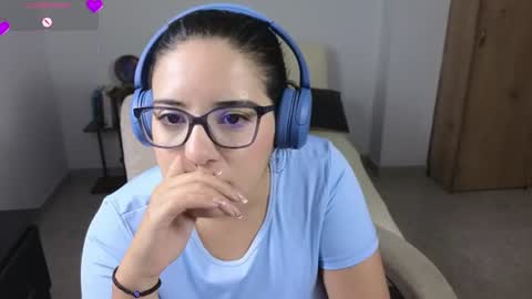 Snapshot of moonwoman_ chatting on July 2026 04:04:02 AM Moon Woman online show from July 2026 04:04:02 AM
