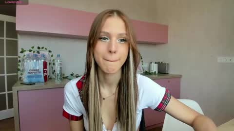 moony_light online show from May 2026 08:42:02 AM