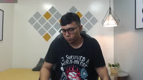 Snapshot of mou_fly chatting on September 2025 12:51:02 PM Mou Fly online show from September 2025 12:51:02 PM