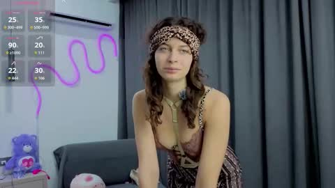 Luna online show from November 2025 11:16:01 PM