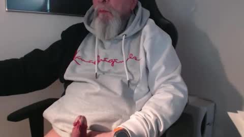 mr_boombastic2021 online show from April 2026 10:02:02 AM