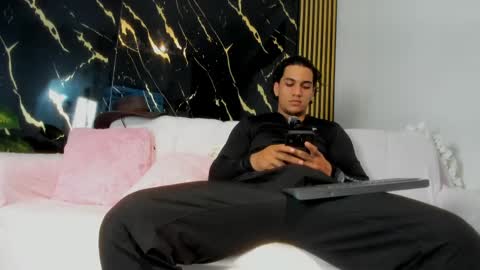 mr_maximo online show from April 2026 05:43:02 AM