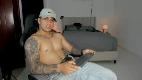 Snapshot of mr_maximo chatting on May 2026 01:12:01 AM mr_maximo online show from May 2026 01:12:01 AM