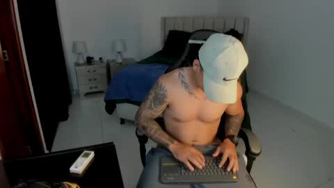 Snapshot of mr_maximo chatting on May 2026 05:25:03 AM mr_maximo online show from May 2026 05:25:03 AM