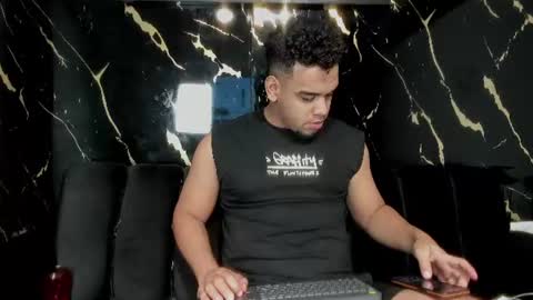 Snapshot of mr_maximo chatting on June 2026 04:08:01 AM mr_maximo online show from June 2026 04:08:01 AM