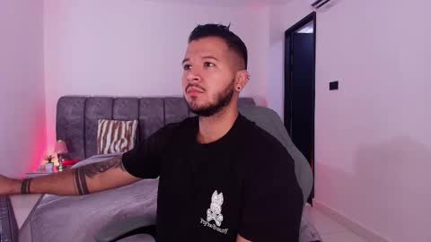 MIKEE online show from January 2026 03:00:02 AM