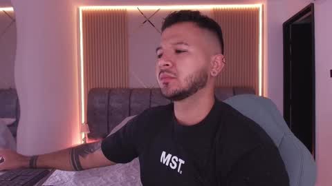 MIKEE online show from March 2026 03:01:02 AM