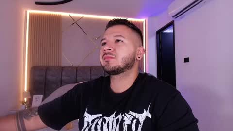 Snapshot of mr_mikee_ chatting on May 2026 03:11:02 AM MIKEE online show from May 2026 03:11:02 AM