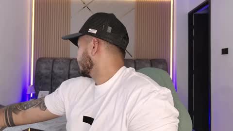 Snapshot of mr_mikee_ chatting on May 2026 03:14:01 AM MIKEE online show from May 2026 03:14:01 AM
