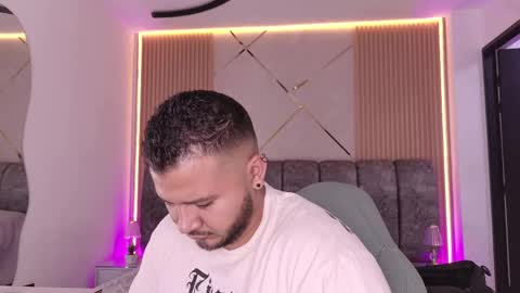 Snapshot of mr_mikee_ chatting on May 2026 03:02:01 AM MIKEE online show from May 2026 03:02:01 AM