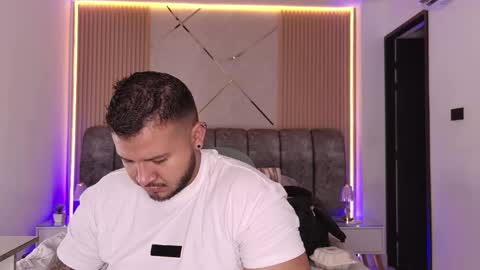 Snapshot of mr_mikee_ chatting on May 2026 03:04:02 AM MIKEE online show from May 2026 03:04:02 AM